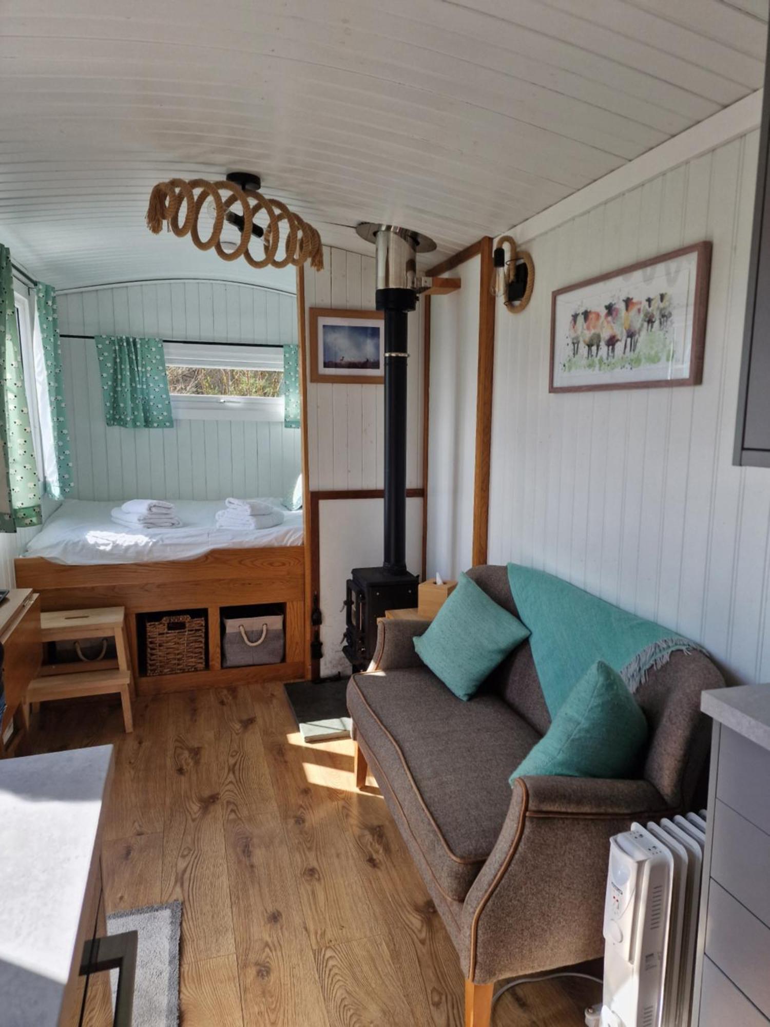 Dalnoid Cottages & Treehouses Nr Glenshee Buitenkant foto
