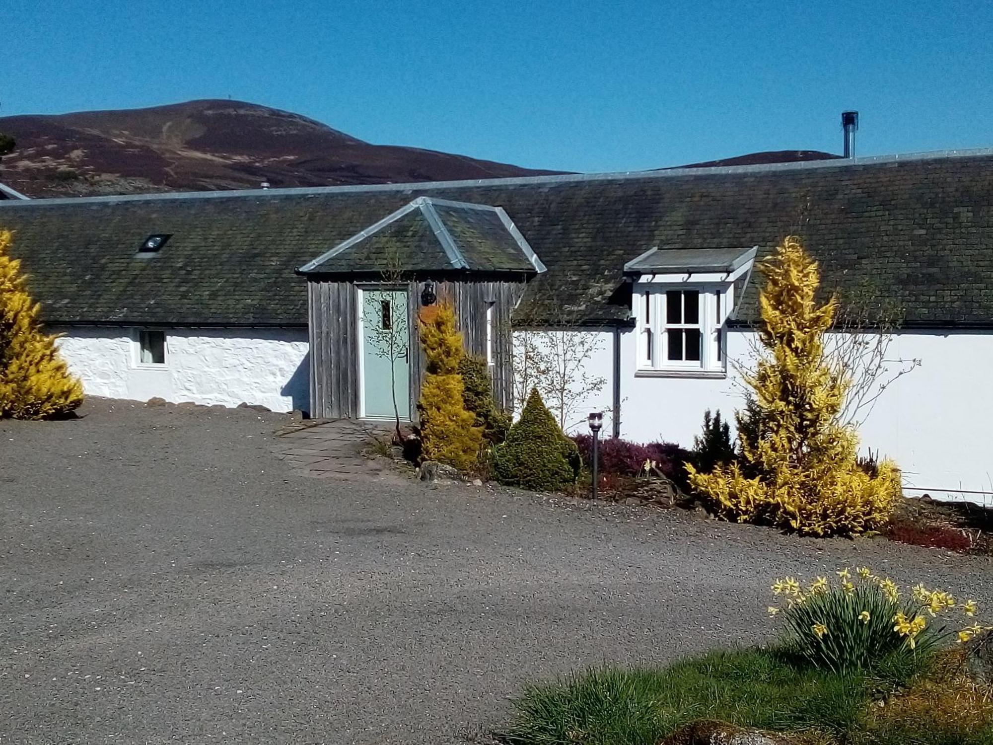 Dalnoid Cottages & Treehouses Nr Glenshee Buitenkant foto