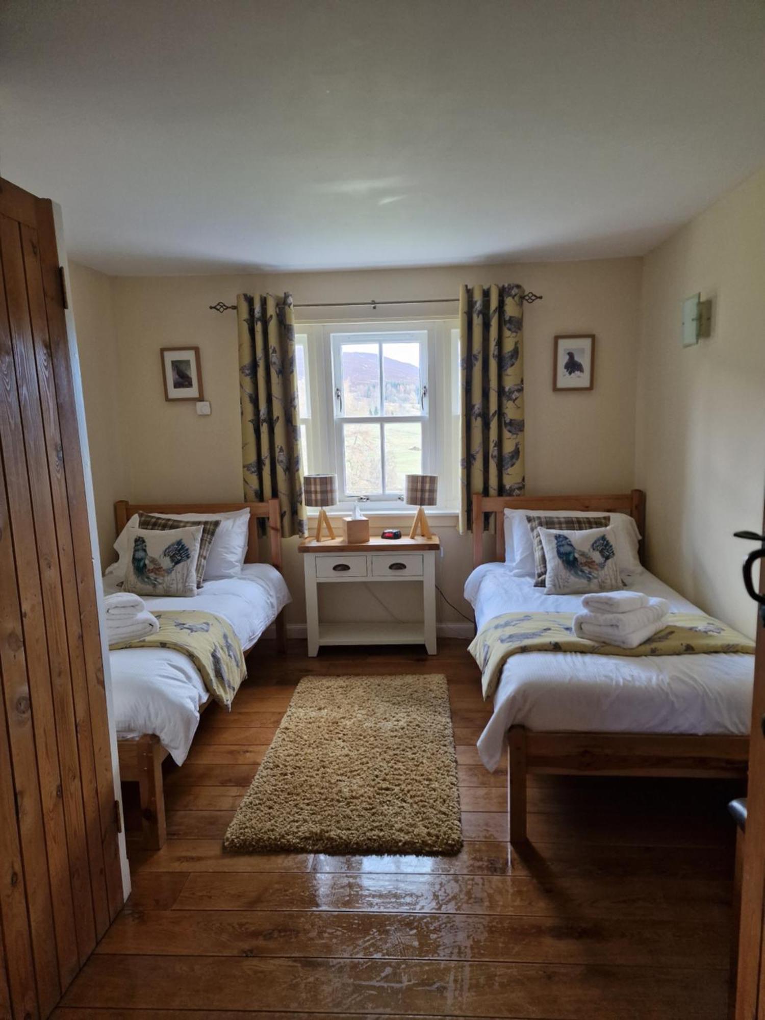 Dalnoid Cottages & Treehouses Nr Glenshee Buitenkant foto
