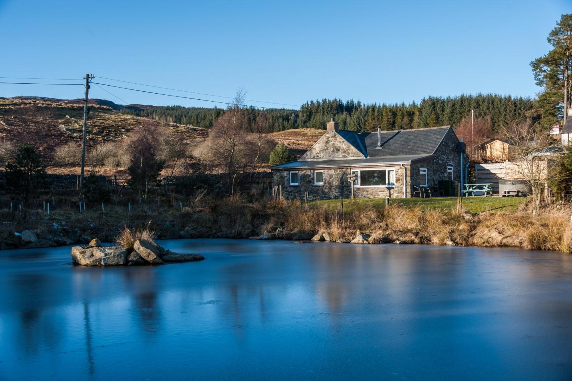 Dalnoid Cottages & Treehouses Nr Glenshee Buitenkant foto