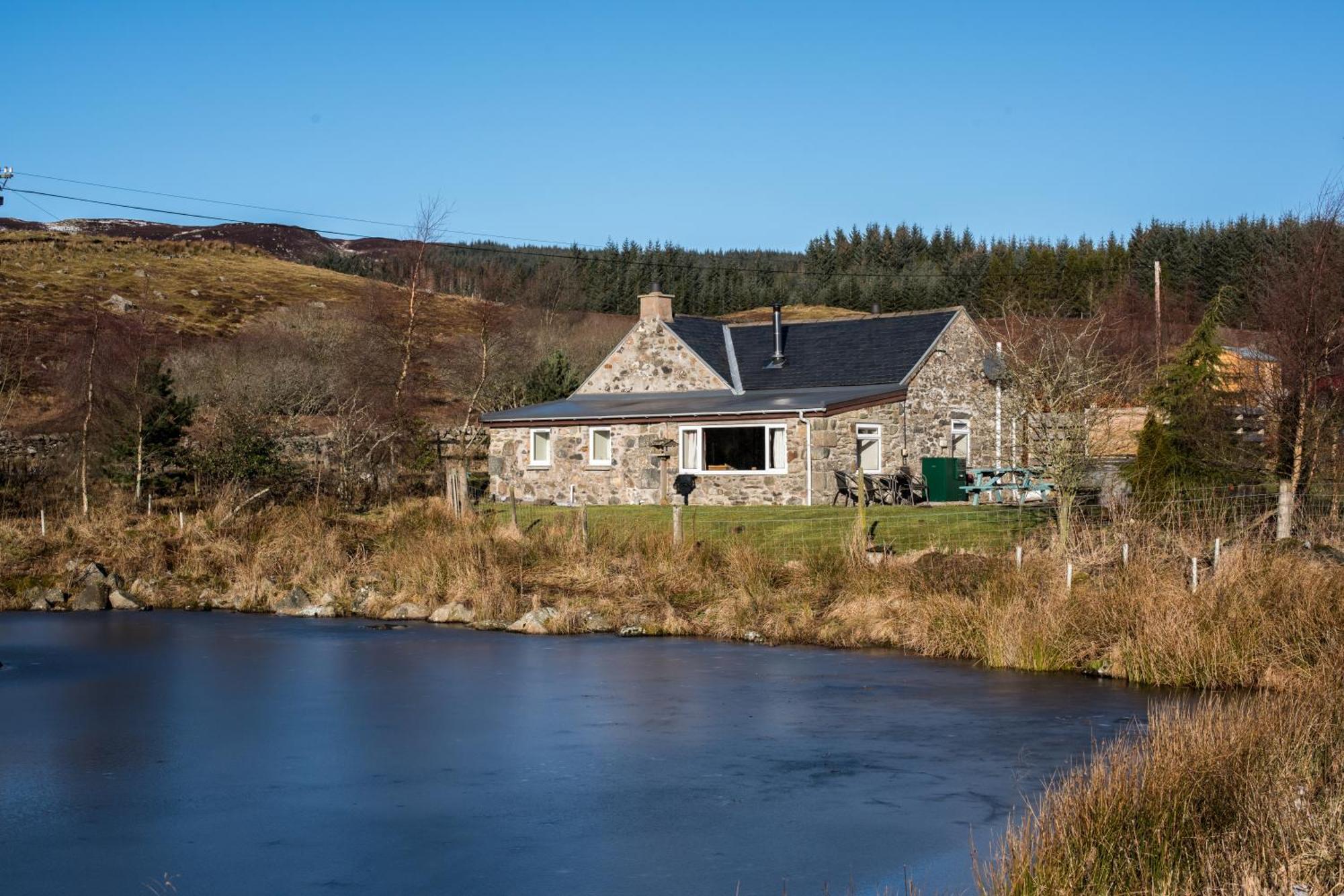 Dalnoid Cottages & Treehouses Nr Glenshee Buitenkant foto